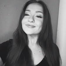 Stacy Raynor's Instagram, Twitter & Facebook