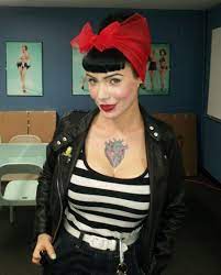 Die 80er jahre bieten eine inspirierende schatzkammer an filmen, musikern, charakteren und mode als ideen für ein 80er jahre kostüm. 19 50er Rockabilly Kostum Selber Machen Ideen Rockabilly 50er Kostum Kinder Kostum
