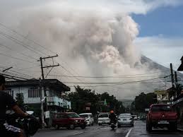 Lava flowed more than one mile from mount mayon, sending thousands of villagers scrambling. Philippines Raises Alert Level After Explosion At Mount Mayon Volcano World News The Guardian