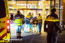 Er cirkelt een politiehelikopter boven de stad. Dode En Zwaargewonde Bij Steekpartij Winkelcentrum Zwolle Nieuws Stefan Verkerk Fotografie Webdesign