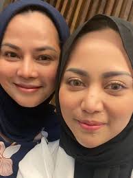 Di unggahan terakhirnya, rachel tampak membiarkan rambut hitamnya terurai. Rachel Vennya Lepas Hijab Sang Mama Biasa Aja Dia Bukan Jadi Murtad Kan
