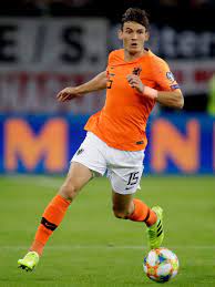 Van roon(vind ik)!hij start om 17:00 dus al wil je janieck live zien spelen met zijn debuutalbum is dit wel een buitenkansje! Marten De Roon On Twitter Football Is A Simple Game 22 Men Chase A Ball For 90 Minutes And At The End The Dutch Always Win