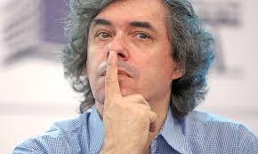 Il s'agit du long journal halluciné d'un homme ayant renoncé à devenir écrivain, mais non à percer le mystère de l'existence. Numai DouÄƒ IntrebÄƒri Pentru Mircea CÄƒrtÄƒrescu