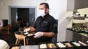 Je šéfkuchařem pražské restaurace field. Radek Kasparek Chceme Zdravotnikum V Nemocnici Zvednout Naladu Visitchef Com