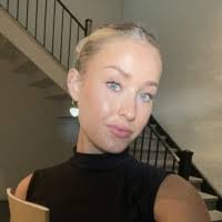 Elise Ramsden's Instagram, Twitter & Facebook