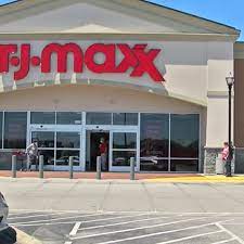 Customers Line Up As T J Maxx Reopens Wcti