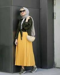 Selain dengan atasan bergaris, anda juga bisa memadukan rok sepan pendek dengan atasan kaus biru muda. Ootd Rok Plisket Yang Modis Abis Blog Unik