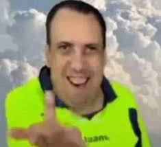 مشكلة النوم‼️ غالبا بتقابل كتير من المتزوجين الجُدد، بيبقى مش عارف ينام  ازاي، لإنه كان بيحضن المخدة على وضعية واحدة.. وشتان بينهما ▫لا يمكن أبدًا  مقارنة الزوجين اللذان يكثران الأحضان وأحضان النوم