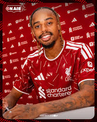 ليفربول يضرب بقوة في سوق الانتقالات ويعلن تعاقده مع النجم الفرنسي برادلي باركولا. 🔴🔥 باركولا ينضم إلى صفوف الريدز قادمًا من باريس سان جيرمان، في صفقة ضخمة بلغت قيمتها 145 مليون يورو.