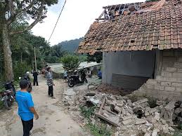 Gempa itu membuat sejumlah kerusakan. Gempa Sukabumi 664 Rumah Di Pamijahan Bogor Dilaporkan Rusak Okezone Megapolitan