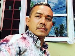Hero malaya , datuk rosyam nor , ada lah orang pertama yang memandu satria r3 lotus di ramai mengetahui yang datuk rosyam nor datang dari latar belakang keluarga yang susah. Rosyam Nor Grateful To Still Be Picked For Films