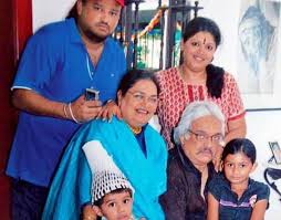 Usha Uthup Wiki Age Husband Family Biography More Wikibio Usha uthup is an indian pop, jazz, and playback singer. usha uthup wiki age husband family