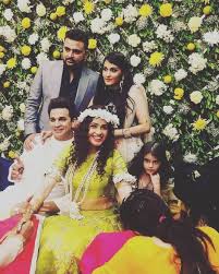 Yuvika chaudhary is an indian bollywood actress. Princess Yuvika Chaudhary With Prince Narula Having A Group Photo Wedding Couple Poses Photography Wedding Couple Poses Bride Sister