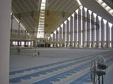 جامع الكتبية أو صومعة الكتبية من المآثر العمرانية الموحدية (بمراكش) حيث بني جامع الكتبيية الأول المهندس الأندلسي يعيش المالقي بتكليف من الخليفة الموحدي عبد المومن بن علي الكومي سنة 1147م. Ù…Ø³Ø¬Ø¯ Ø§Ù„Ù…Ù„Ùƒ ÙÙŠØµÙ„ ÙˆÙŠÙƒÙŠØ¨ÙŠØ¯ÙŠØ§