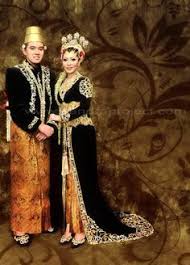 Istilah putri keraton ini mengisyaratkan adanya makna keibuan, keanggunan, kelembutan, kesopanan dan sejenisnya. Terbaik Pakaian Orang Tua Pengantin Adat Jawa Ideku Unik