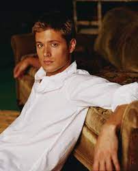 Danneel ackles (born elta danneel graul, she went by danneel harris professionally until after her marriage to jensen ackles) was born on march 18, 1979, in lafayette, louisiana is an american actress and model. Bild Zu Jensen Ackles Smallville Bild Jensen Ackles Filmstarts De