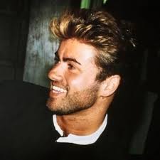 Emma Livingstone Chart.PR (@MarketingEm)