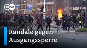 Menschen dürfen ihre häuser in der zeit zwischen 21:00 und 04:30 uhr nur noch verlassen. Niederlande Ausschreiteungen Nach Protesten Gegen Corona Massnahmen Der Regierung Dw Nachrichten Youtube