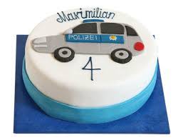 Schon kann das dekorieren losgehen. Polizeiauto Torte Kindertorten Traumtorten