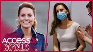 İngiliz kraliyet ailesi bireyi prince william'in evliliği ve şu anki karısı, kate middleton 2021 yılında aynı olacak mı? Kate Middleton Shows Off Sculpted Arms During Covid 19 Vaccine Youtube