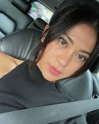 Potret <i>Selfie</i> Cantik