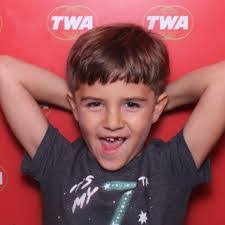 Candice Dowling's Instagram, Twitter & Facebook