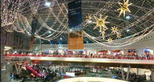 Deschis in 1999 este primul centru comercial care a adus sub acceasi cupola ultimele inovatii si standarde internationale in materie de comert. Program CrÄƒciun Mall Uri BucureÈ™ti 24 25 26 Decembrie 2017 Dcnews