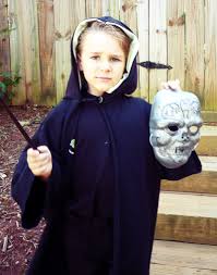 How To Make A Kids Harry Potter Robe Out Of Tshirts – Dabbled