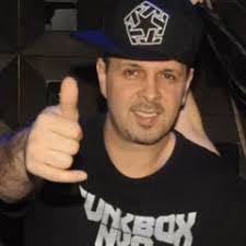 Victoria Menchaca's Instagram, Twitter & Facebook