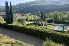 Il panorama delle offerte della nostra agenzia comprende oggi le più interessanti tipologie abitative di prestigio e non solo, accanto a loft, ville, antichi casali, appartamenti di charme, attici, locali commerciali., tutte soluzioni legate alla bellezza dell'unicità. Case E Ville In Toscana