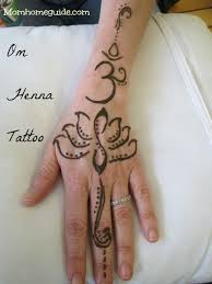 Flower is the most common henna tattoo design and they look amazingly beautiful on girls. Henna Tattoo Girls Night Out
