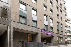 Barbican is 1.6 km from the hotel.each room at premier inn features an en suite bathroom equipped with a hairdryer, tea and coffee making faciliti. Premier Inn London Bank Tower Hotel London Overview