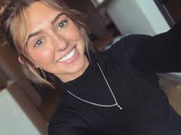 First time in my life not being a blonde, but hey, “new year, new me”  right? 💁🏼‍♀️💁🏽‍♀️