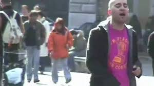 Si tratta di mentre tutto scorre che ha partecipato anche al festival di sanremo 2005 e vinto il disco d'oro per le oltre 40.000 copie vendute. Negramaro Mentre Tutto Scorre Video Ufficiale Youtube