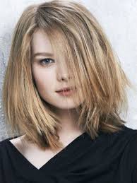 Carre Plongeant Degrade Le Carre Plongeant Degrade Sur Des Cheveux Blonds Fonces Coupe De Cheveux Cheveux Mi Long Tendances Coiffures