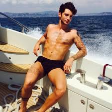 Il ballerino stefano de martino che a settembre 2017 ritornerà ad essere impegnato nel talent amici, ha svelato finalmente il significato del nuovo tatuaggio stefano de martino si è tatuato sulla pelle un codice 861 10 79, una sequenza numerica che sta facendo impazzire i followers che lo seguono: Tatuaggio 13 Stefano De Martino Get Images