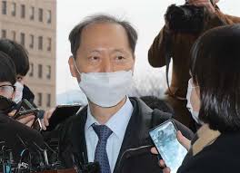 이해찬 / 더불어민주당 대표 검찰의 항명은 그냥 넘길 수 있는 일이 아닌 것 같습니다. ì„œìš¸ì‹ ë¬¸ ìœ¤ì„ì—´ ì§•ê³„ìœ„ì›ì€ ëŒ€í•œë¯¼êµ­ì˜ ì—­ì  ê¹€ì¢…ë¯¼ ë³€í˜¸ì‚¬ ë¡œíŽŒ ë– ë‚œë‹¤