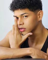 Henry Hurtado's Instagram, Twitter & Facebook