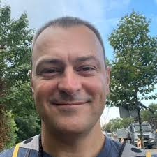 BasicAppleGuy: "Visiting an Apple Store… Ron …"