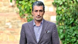 Erkan petekkaya bindiği dalaman uçağından 'alkollü olduğu ve olay çıkarttığı' gerekçesiyle indirildi. Erkan Petekkaya Kimdir Haberler