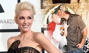 Gwen stefani has finally given fans a better look at the large diamond engagement ring fiance blake shelton presented her with in late october. Gwen Stefani Engagement Ring From Blake Shelton Everything To Know About 385k Ring Express Co Uk