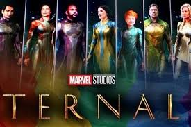 Marvel представила официальный трейлер предстоящего кинокомикса «вечные», в котором показала основных героев, включая серси, икариса, кинго, дэйна витмана, аджак, тену. Pervye Kadry Filma Vechnye Ot Marvel