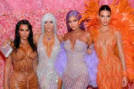 The social media star, who was wearing a versace dress, was joined by a$ap rocky, sean diddy combs, paris. Met Gala Das Ist Das Thema 2020 Gala De