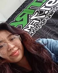 primers foto después de cumplir 23 -pilaroids -con mi socia por doble  partida -me gusto, que guapa soy -mi foto favorita en la vida