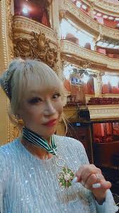 예술의 길 위에서 받은 찬란한 순간. 프랑스 예술훈장의 기쁨을 여러분과 함께 합니다. Commandeur de l'Ordre des  Arts et des Lettres. Merci, France!