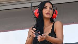 Kim Kardashian vai à 1ª corrida de F1 após assumir namoro com Hamilton