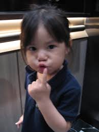 1 Pamela chu mỏ cực đáng yêu để giữ chuỗi tình bạn😘 Ảnh: Salim