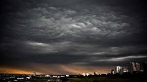 El pronóstico del tiempo para la ciudad de la plata, indica que este martes 1 de junio el cielo estará mayormente nublado por la mañana y la temperatura rondará entre 8 grados. Renuevan El Alerta Meteorologico Por Tormentas Fuertes En Mar Del Plata Noticias De Mar Del Plata