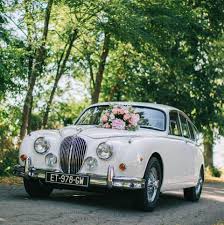 Nous vous proposons des formules a la carte pour des ballades, événements, anniversaires,tournages de films, émissions de tv. Location Vintage Mariage Location Voiture De Mariage Ancienne Et Recente Posts Facebook