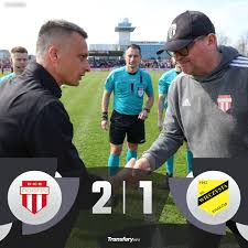 Wieczysta Kraków na deskach w hicie drugiej ligi 🥊 Pogoń Grodzisk  Mazowiecki wygrywa 2-1 i ma już siedem punktów przewagi nad piłkarzami  Sławomira Peszko 💥 Znakomita robota trenera Marcina Sasala 🔝🔝